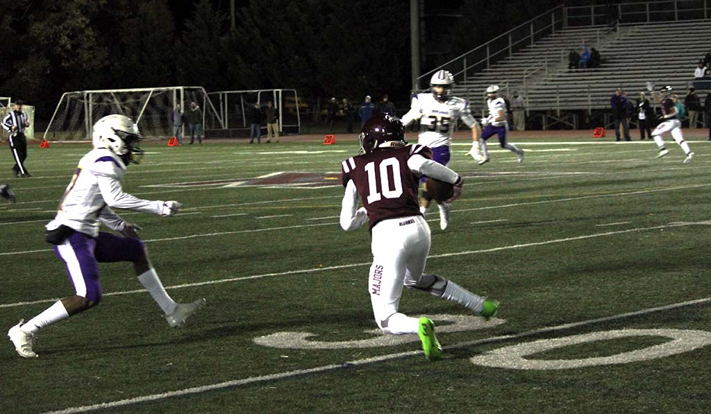 Mount Vernon receiver Jaedyn makes a cut with a defender in front of him