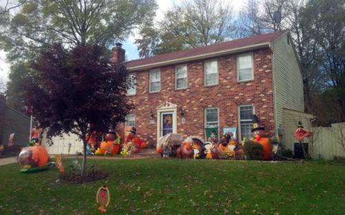 House with turkey decorations